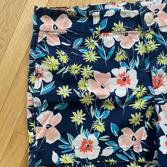 Gap Floral Print Chino Shorts Navy Multicolor Flat Front Pockets Mid Rise Size 6 - Picture 3 of 12